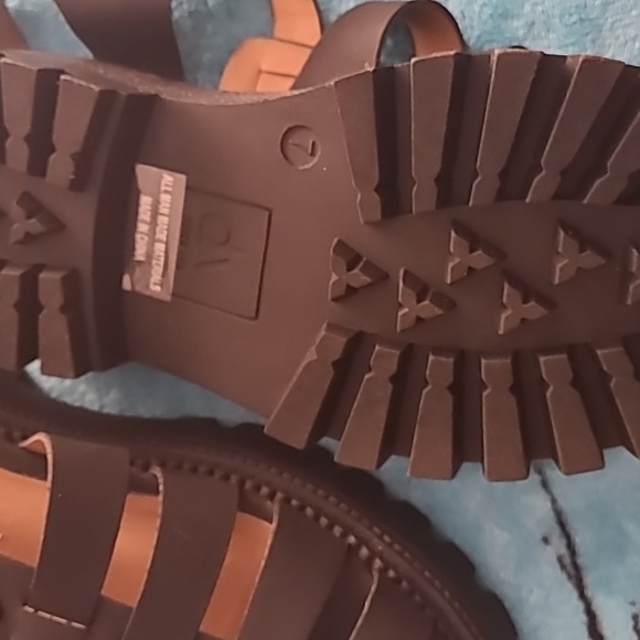 Platform Sandles - Picture 2 of 4